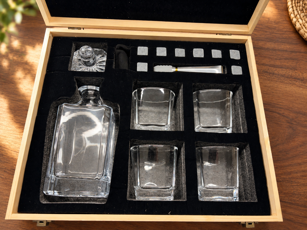 Four-glass whisky decanter and eight stones wooden gift set; 03 contents overview; AI-edited lifestyle setting, props not included.