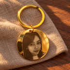AI lifestyle visualisation of a gold mirror stainless steel round photo-engraved keyring, based on a real sample